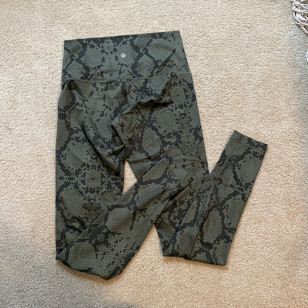 EUC Lululemon high rise wonder under leggings